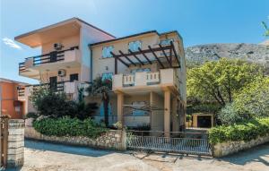 Gorgeous Apartment In Bosana With Kitchen 