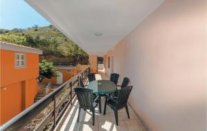 Gorgeous Apartment In Bosana With Kitchen 