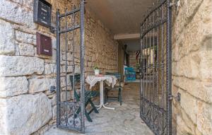 2 Bedroom Amazing Home In Bale 