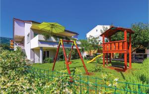 Three-Bedroom Apartment Kastel Kambelovac With Sea View 01