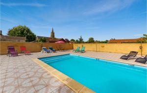 Maisons de vacances Awesome Home In St Pierre D'eyraud : photos des chambres