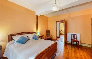 Maisons de vacances Awesome Home In St Pierre D'eyraud : photos des chambres