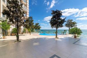 Luxurious beachfront apartment with private beach and panoramic views in La Mer complex