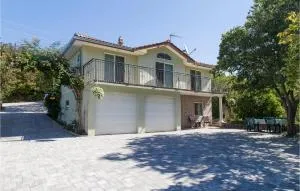 Gorgeous Apartment In Kucice With Wifi - Podgrađe