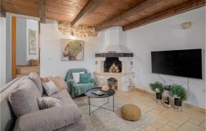 3 Bedroom Lovely Home In Sorici 