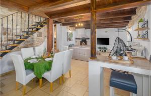3 Bedroom Lovely Home In Sorici 