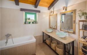 3 Bedroom Lovely Home In Sorici