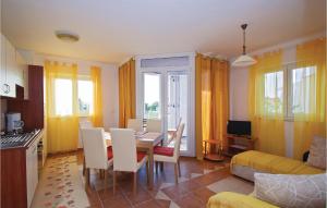Amazing Apartment In Vodnjan With Kitchen 
