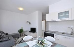Lovely Apartment In Bibinje With Wifi 