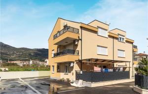 Lovely Apartment In Kastel Stari