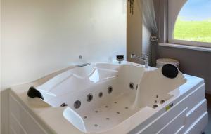 Awesome Home In Diksmuide With Wifi