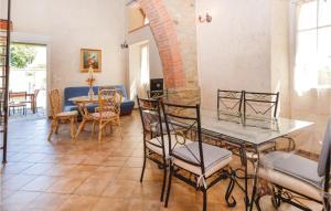 Maisons de vacances Amazing Home In Santa Maria Poggio : photos des chambres