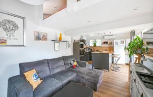 Maisons de vacances 1 Bedroom Awesome Home In Saint-Denis : photos des chambres