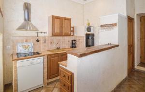 Maisons de vacances Awesome Home In Santa Maria Poggio : photos des chambres