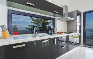 4 Bedroom Beautiful Home In Labin