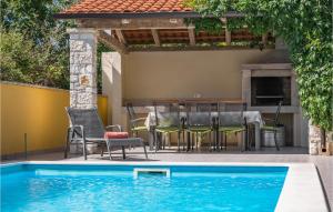 4 Bedroom Nice Home In Perci 