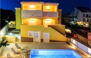 Nice Apartment In Zecevo Rogoznicko With Kitchen 