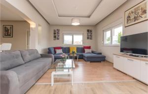 Six-Bedroom Holiday Home In Bilisane