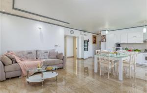 Beautiful Home In Umag With Wifi 