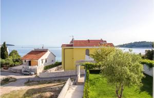Cozy Apartment In Zecevo Rogoznicko