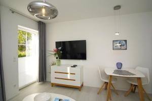 moderne Ferienwohnung mit eigener Terrasse - Haus Inselwind FeWo MEERstille