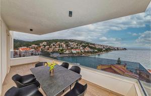 Amazing Apartment In Okrug Gornji 