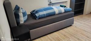 Große Monteurwohnung André bei Würzburg bis 6 Personen mit eigenen gratis Parklätzen und Grill und WLAN 3x Schlafzimmer - nur Einzelbetten