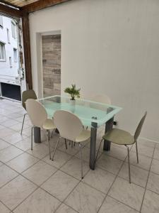 Big City Apartment Krefeld with Balcony