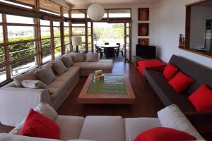 Exclusiva casa con vista panorámica al mar