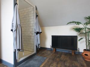 Passion Flower Cottage - E1468