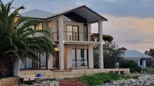 Tulka Waterfront Holiday Home - Tumby Bay
