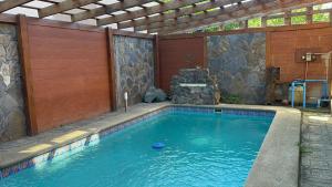 Amplia Casa Familiar con Piscina Privada