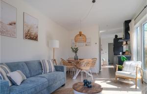 Cozy Home In Heinkenszand With Kitchen