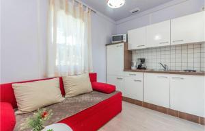 Amazing Home In Sveti Filip I Jakov 