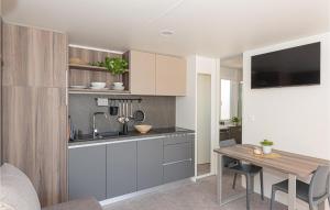 2 Bedroom Gorgeous Home In Brodarica 