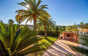 Stunning Apartment In Los Cerezos