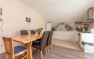 3 Bedroom Amazing Apartment In Banjevci 