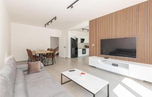 Awesome Home In Bilice With Wifi 