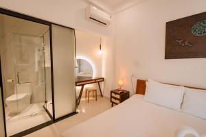 Biệt Thự Nhìn Ra Vườn (Villa with Garden View)