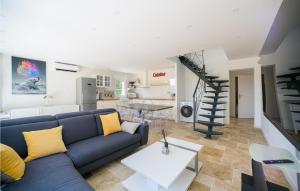 Maisons de vacances 3 Bedroom Amazing Home In Fondettes : photos des chambres