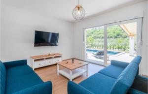 4 Bedroom Awesome Home In Mundanije 