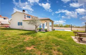 Amazing Home In Gajana With Wifi