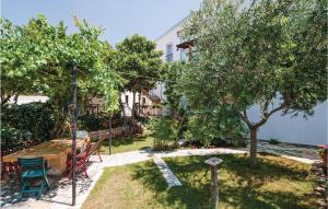 Amazing Apartment In Posedarje With Kitchen 