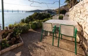 3 Bedroom Beautiful Apartment In Klek