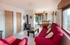 3 Bedroom Beautiful Apartment In Klek