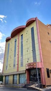 شقق البحر الأزرق المخدومه