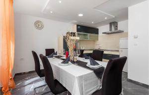 3 Bedroom Awesome Home In Jurdani 