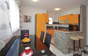 Gorgeous Apartment In Makarska With Wifi 