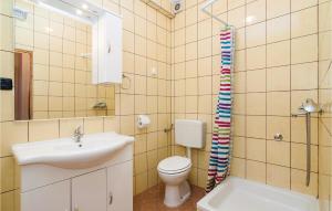 Amazing Apartment In Posedarje With Kitchen 