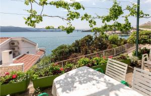 Cozy Apartment In Klek With Wifi